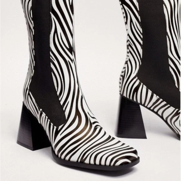 Zebra Faux Leather Heeled Chelsea Boots S05 - Picture 3 of 11